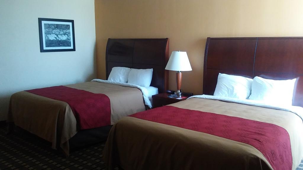 Econo Lodge Inn & Suites Brookings Exterior photo