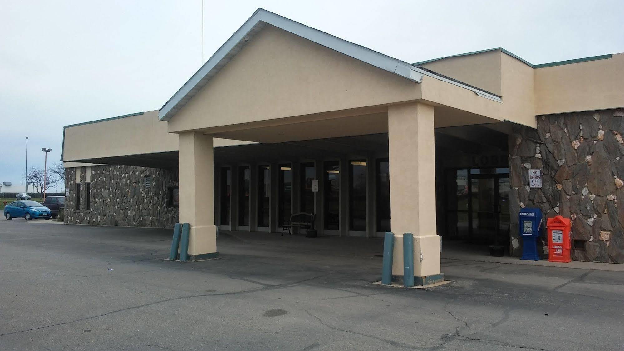 Econo Lodge Inn & Suites Brookings Exterior photo