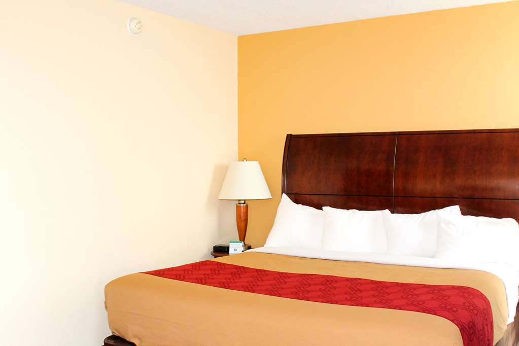 Econo Lodge Inn & Suites Brookings Room photo